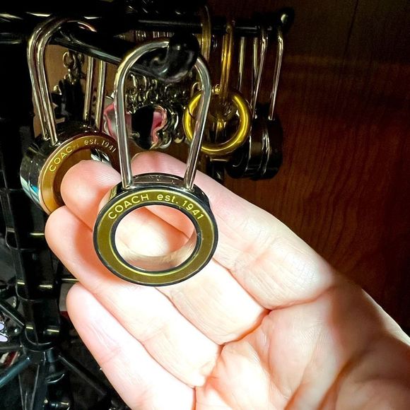 NWOT Gold Tone Authentic Coach Bag Charm. - Picture 1 of 2